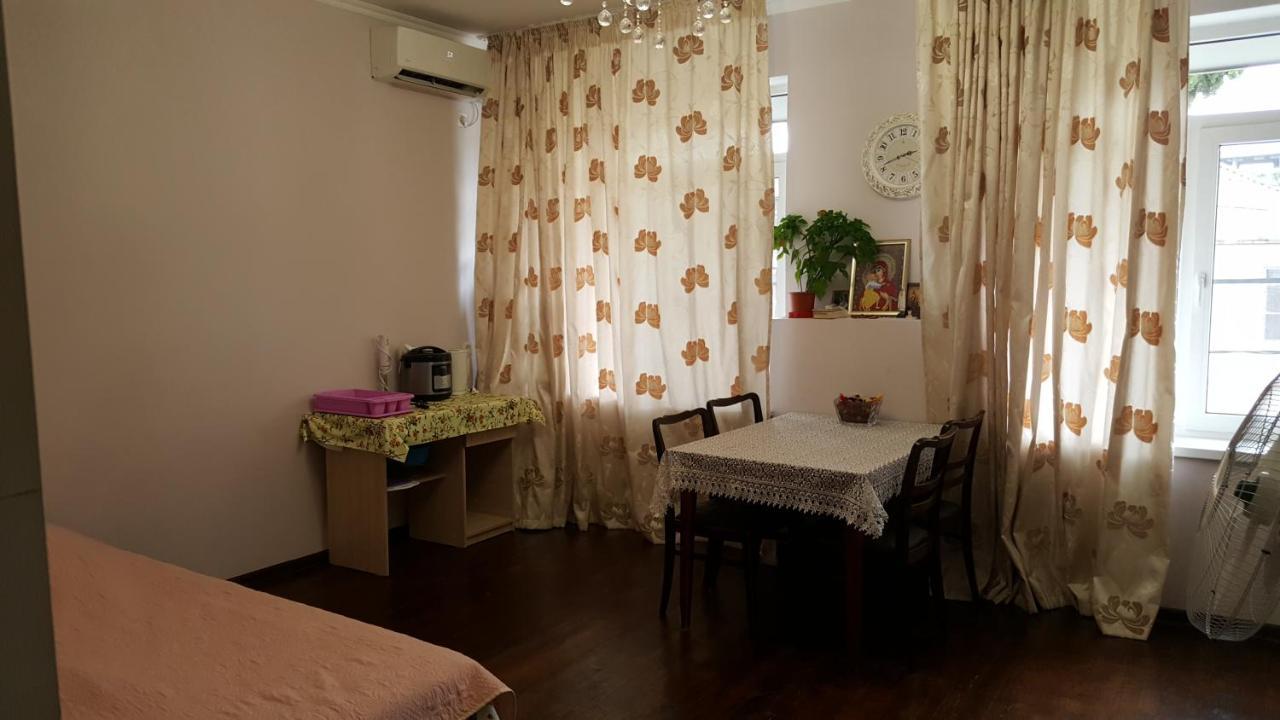 Абазинская 35 Sukhumi Exterior photo